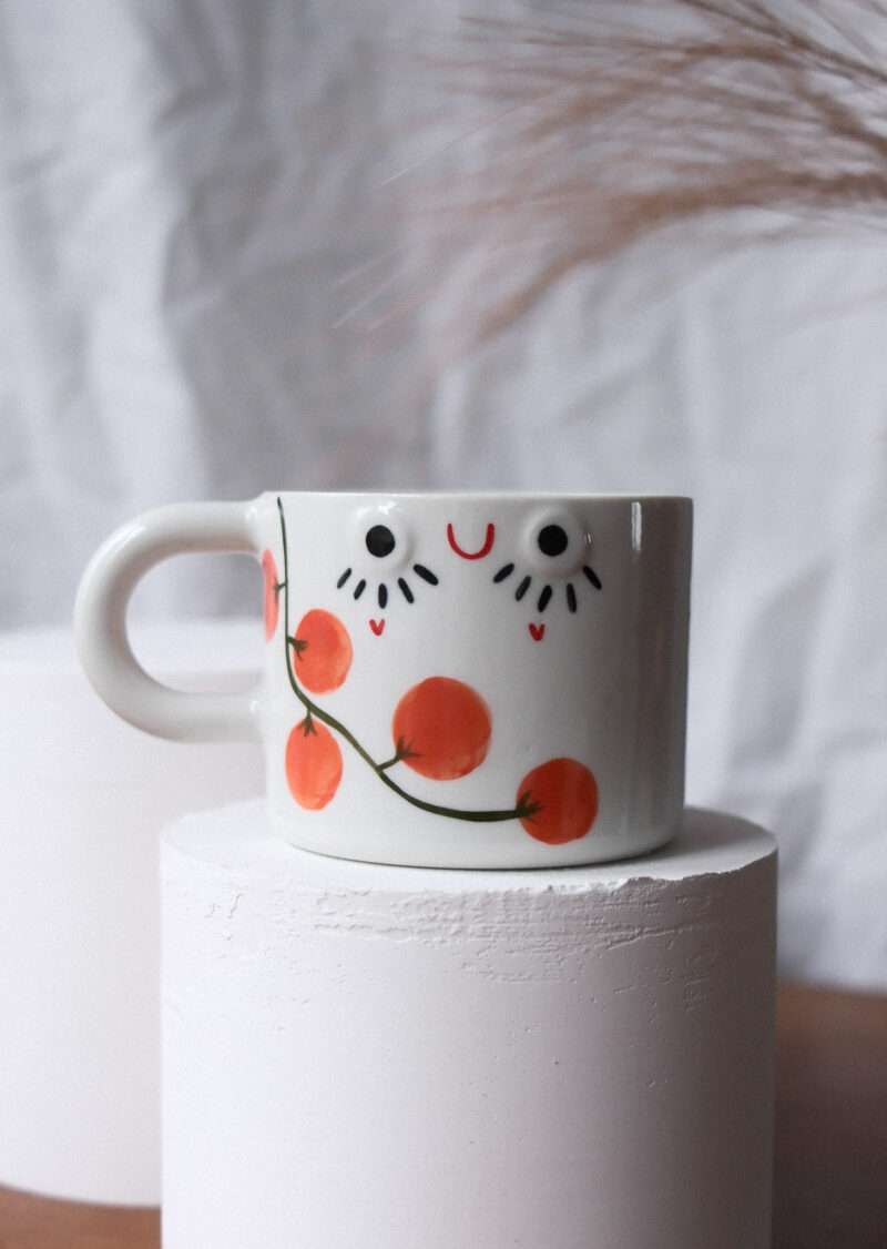 duży kubek w pomidory