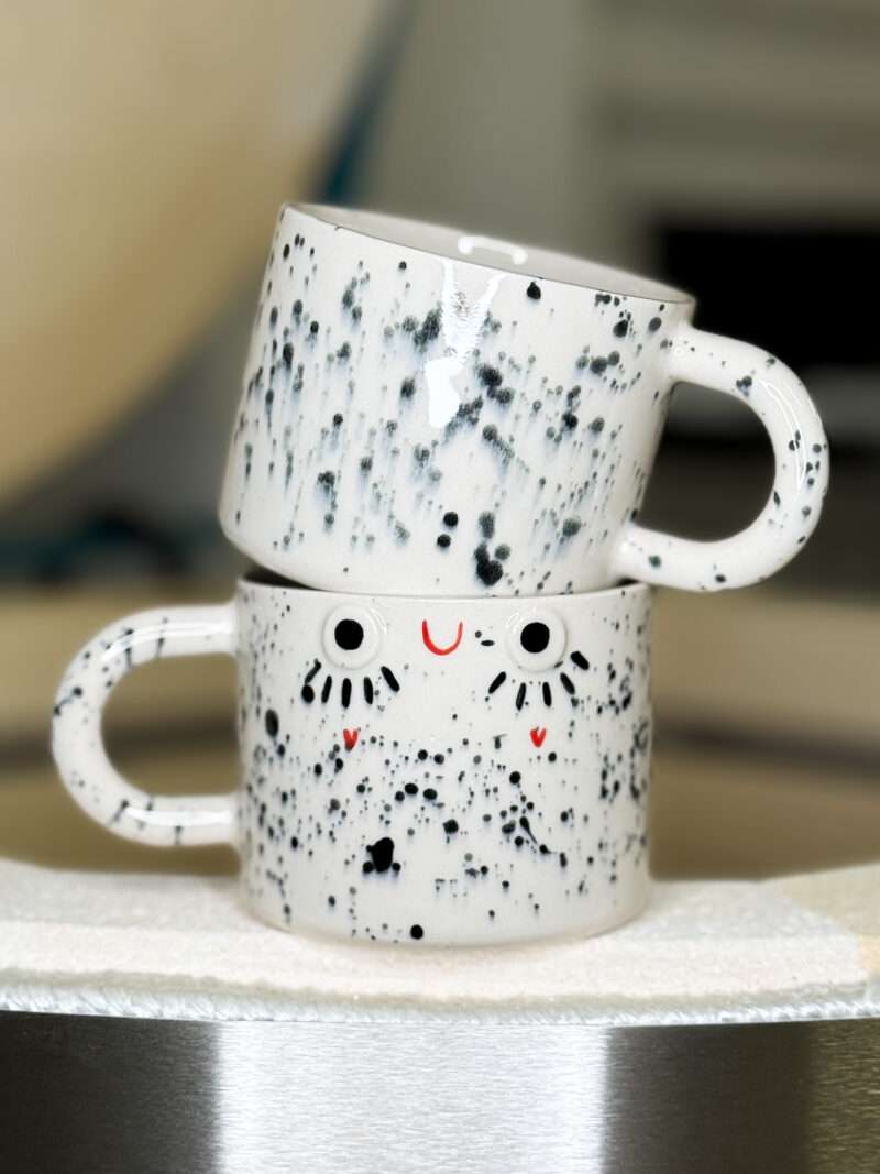 duży kubek w ciapki