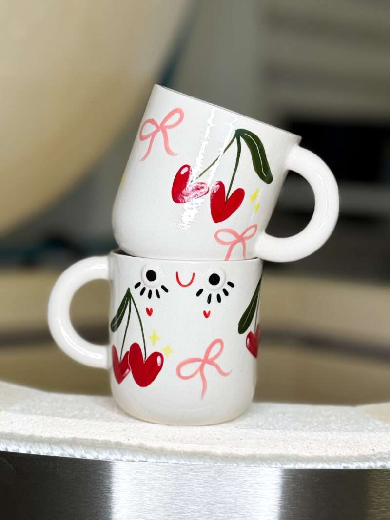 kubek w wiśnie i kokardki