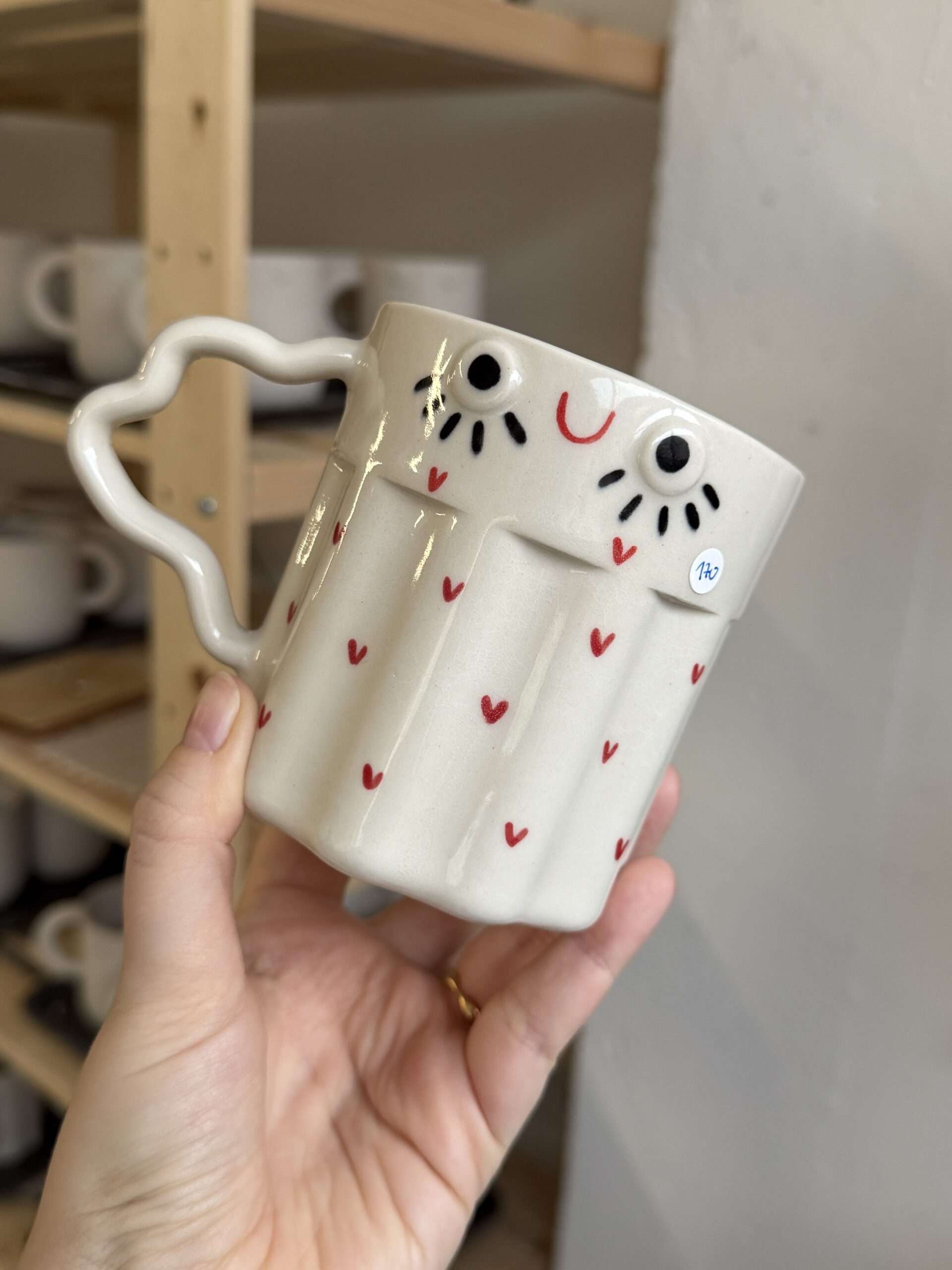 kubek w czerwone serduszka