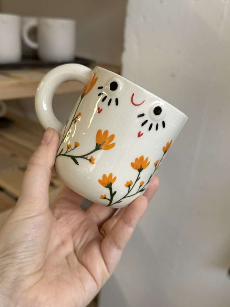 kubek w pomarańczowe kwiatki