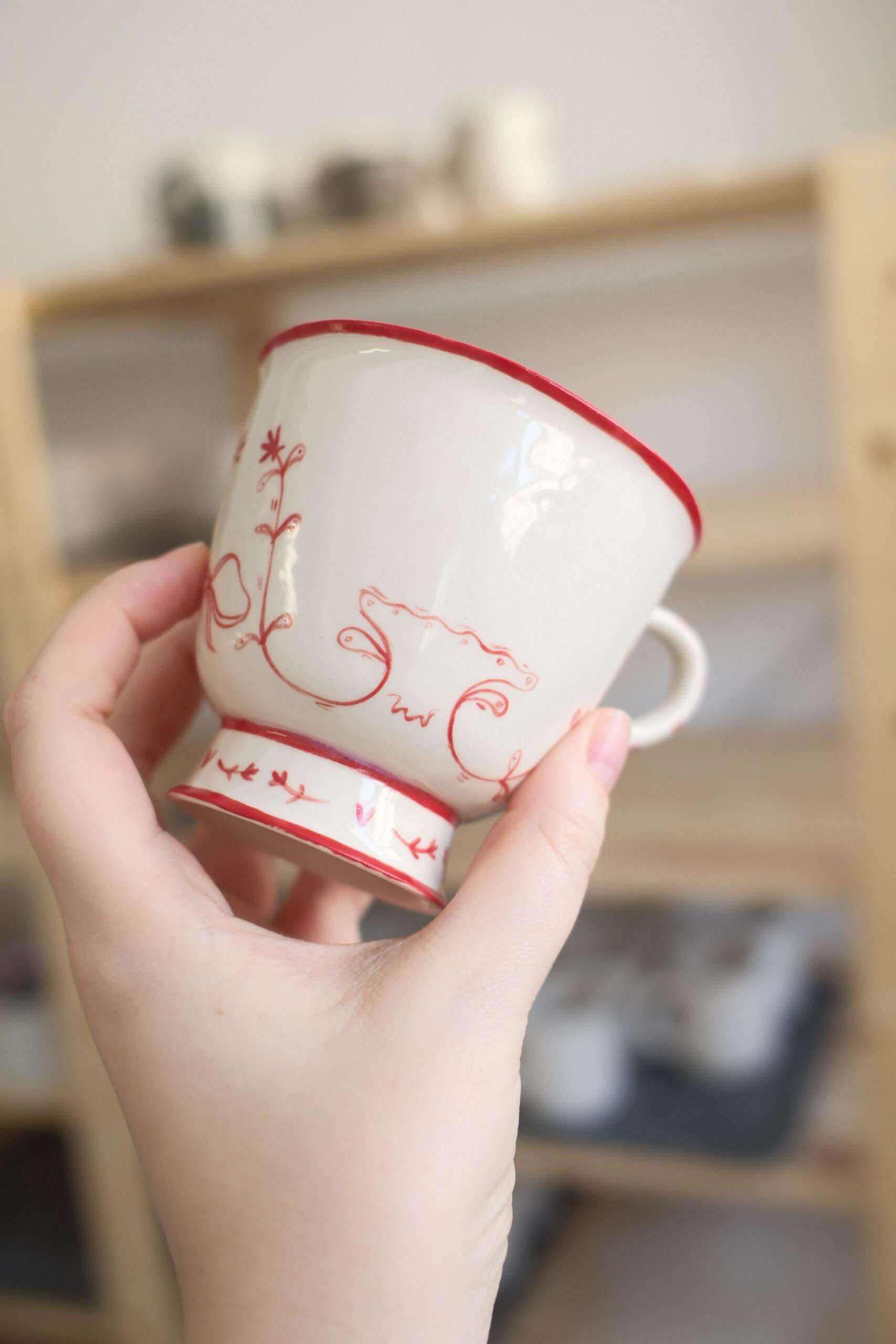 filiżanka vintage czerwona - obrazek 3